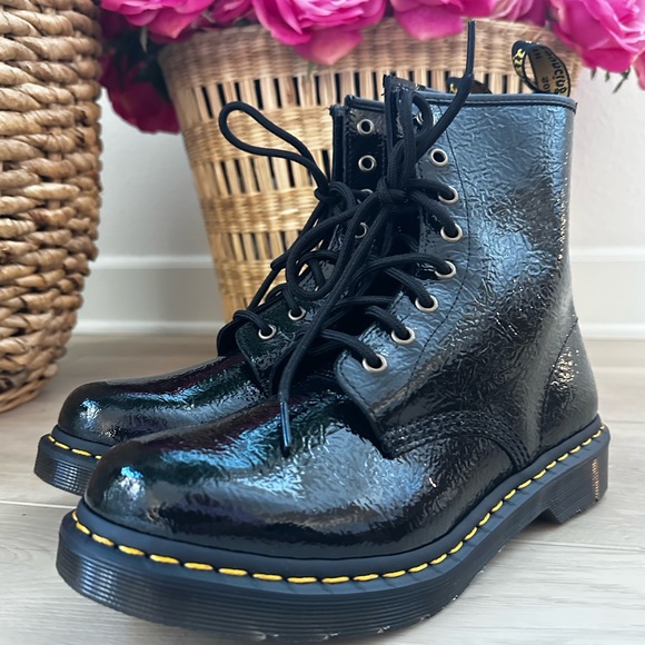 Dr Marten 1460 WOMEN'S DISTRESSED PATENT LEATHER BOOTS black - Picture 5 of 9